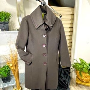Luxurious Soia & Kyo Slim fit wool blend coat. 80% Wool 20% Polyester. Size S